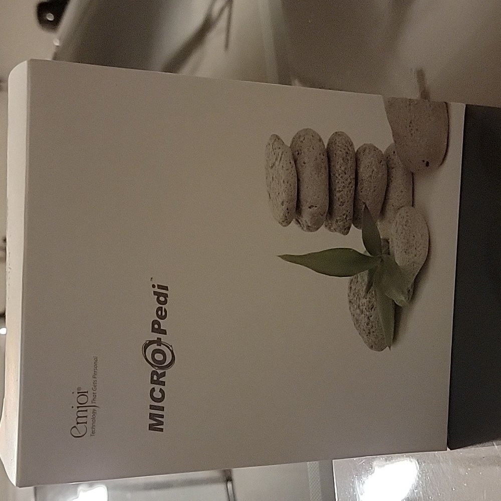 New - Emjoi Micro-Pedi with Extended Handle and 4 Rollers and Brush(White)